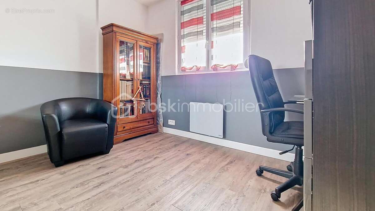 maison 3 chambres à 2 pas de la mairie - photo 3