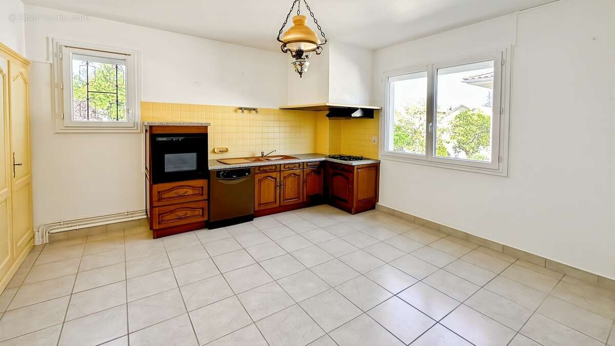 BERGERAC – Maison familiale de 174 m² avec garage, terrain 390 m² - photo 10