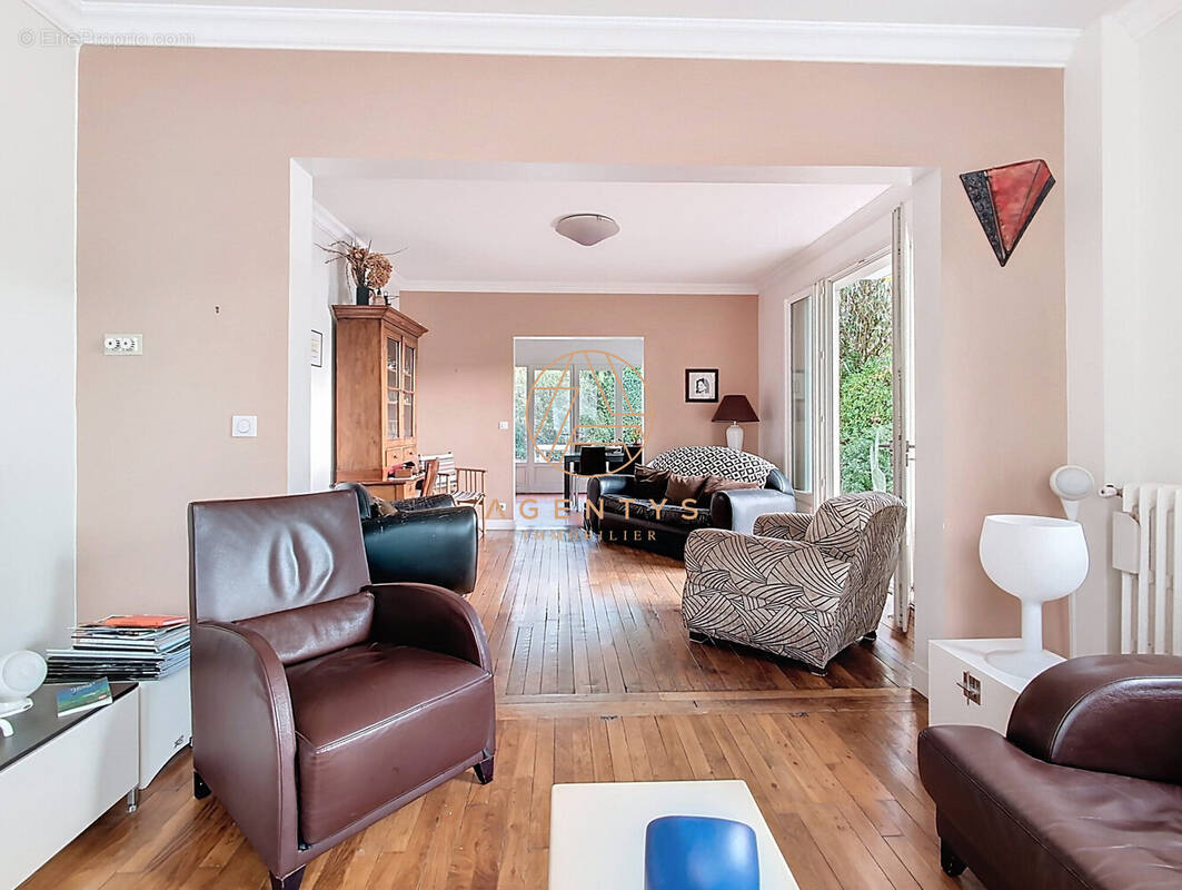 Maison à SAINT-MAUR-DES-FOSSES