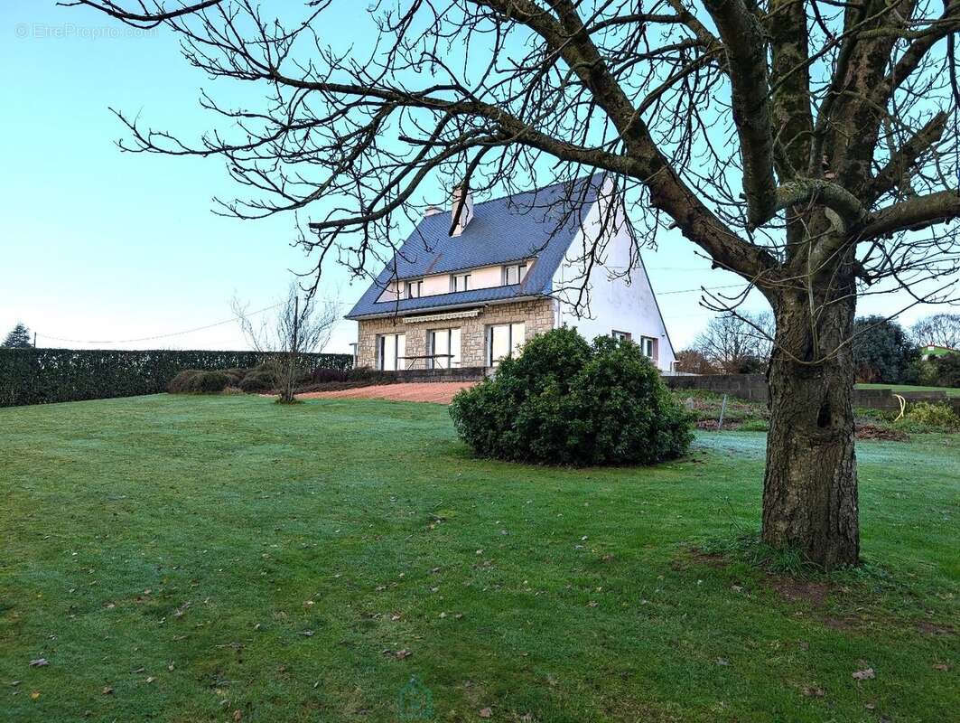 Propriété sur 27 hectares, maison 179 m2, bâtiments de 700 m2 salle de réception et 600 m2 garage - photo 5