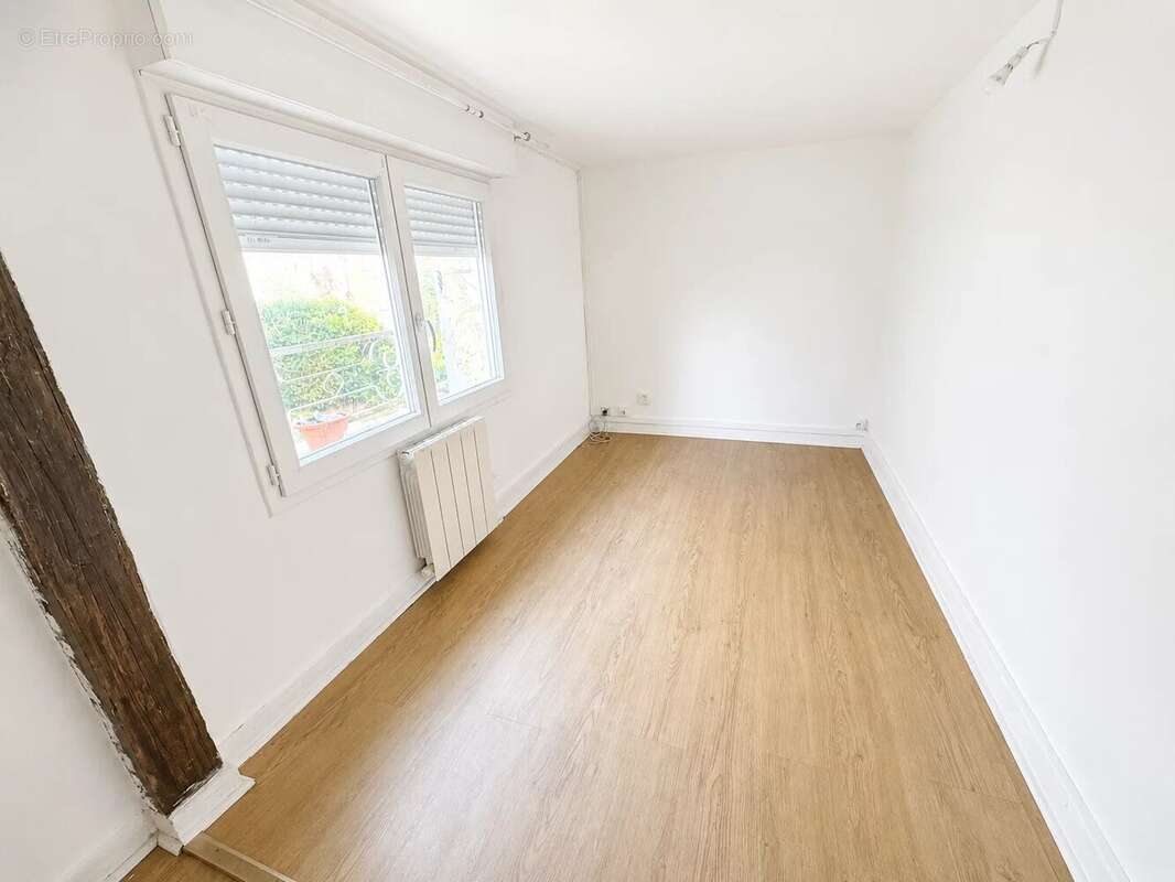 Charmante maison à rénover, 2 chambres et Garage - photo 3