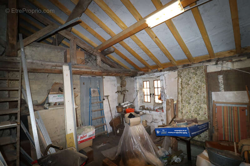 Jolie maison en pierre de taille au cœur de Saint-Julien sur Reyssouze - photo 8