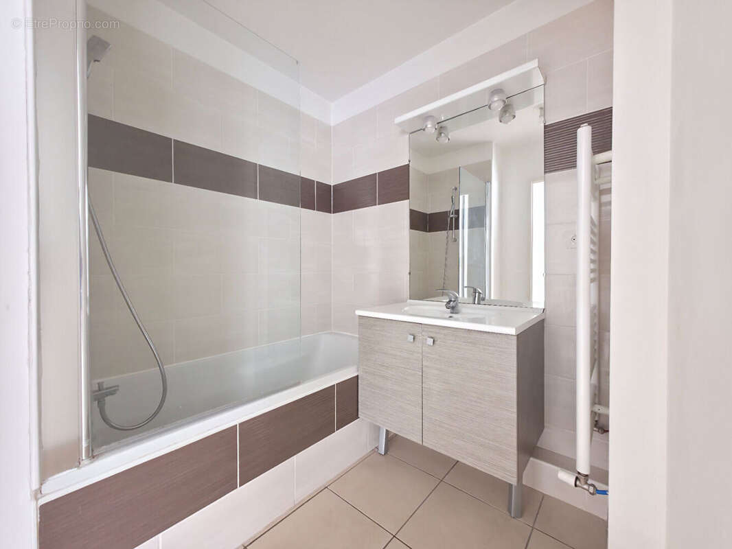 Appartement La Garde 2 pièce(s) 41.20 m2 - Résidence fermée et sécurisée - Normes RT 2012 - Une place de stationnement privative - photo 3
