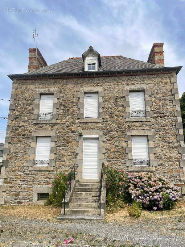 Maison de maître Ploumagoar (NEGOCIABLE) - photo 1