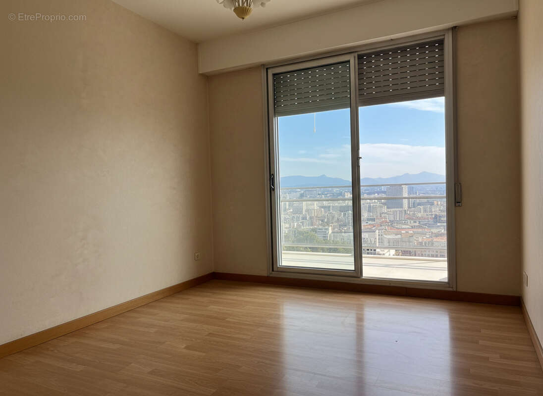 Appartement à MARSEILLE-6E