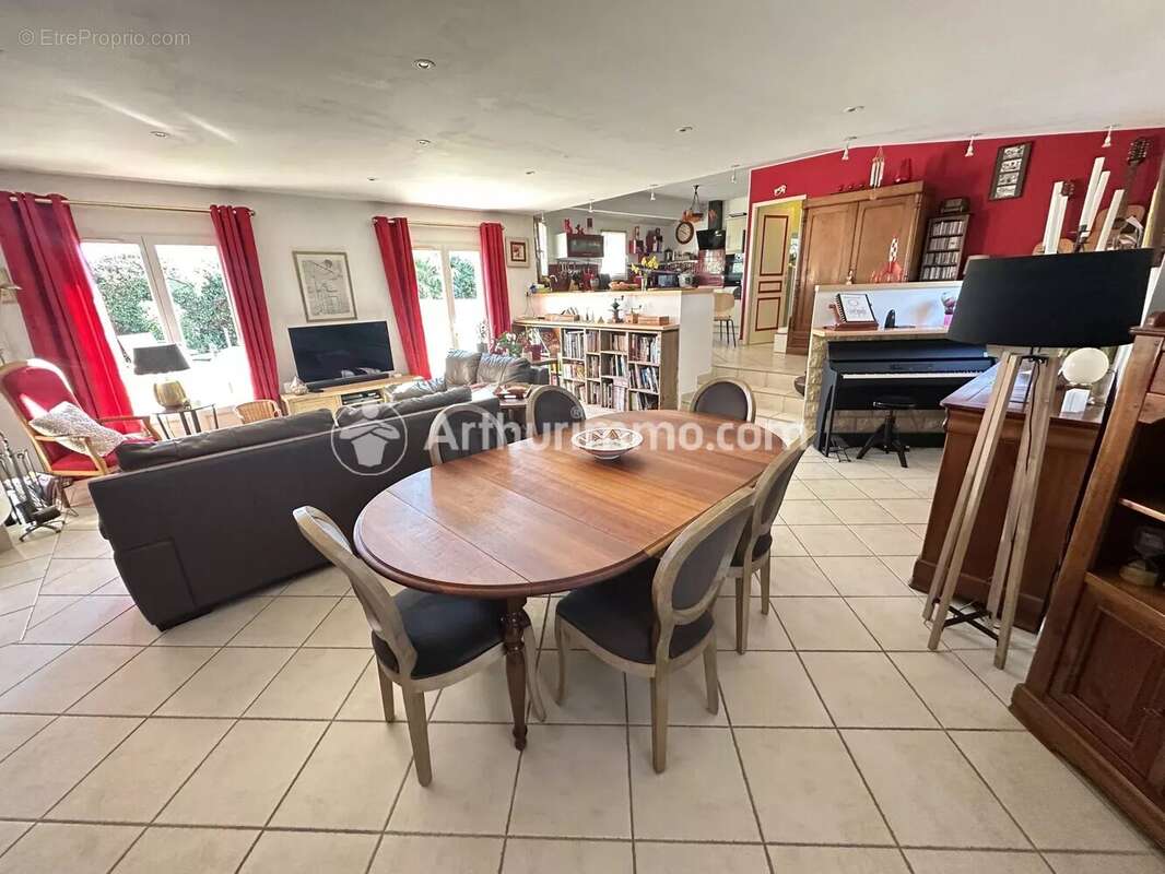 Maison à LA CHAPELLE-GONAGUET