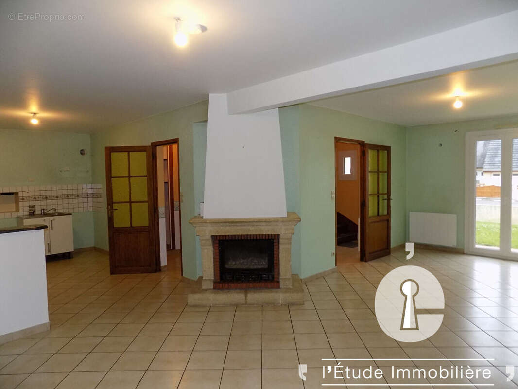 Maison à MESLAY-DU-MAINE