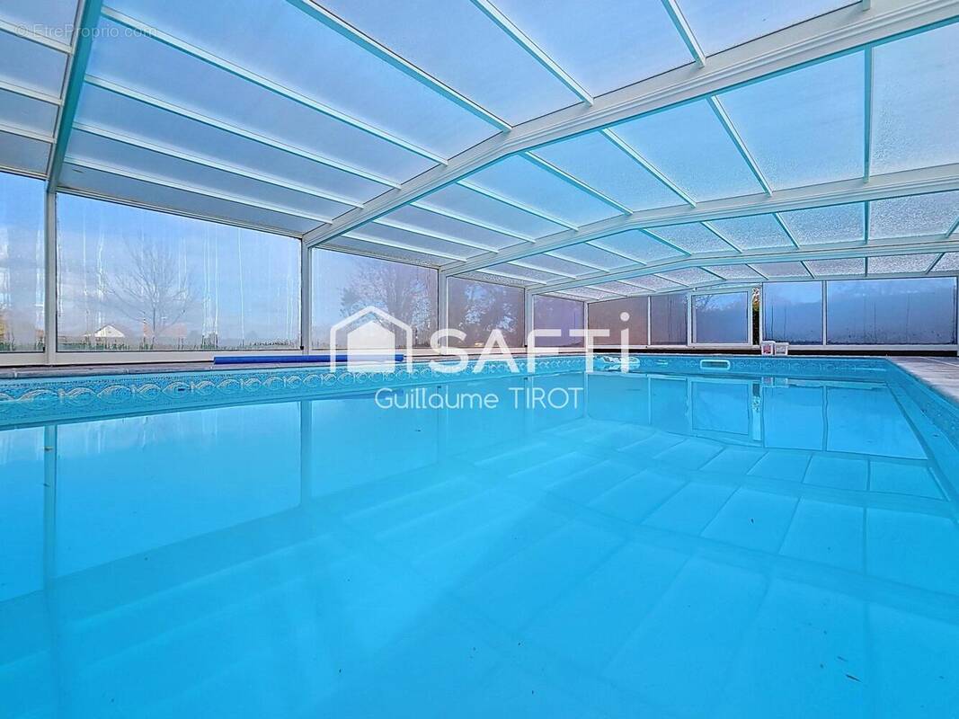 Photo 1 - Maison à SAINT-REMY-EN-ROLLAT