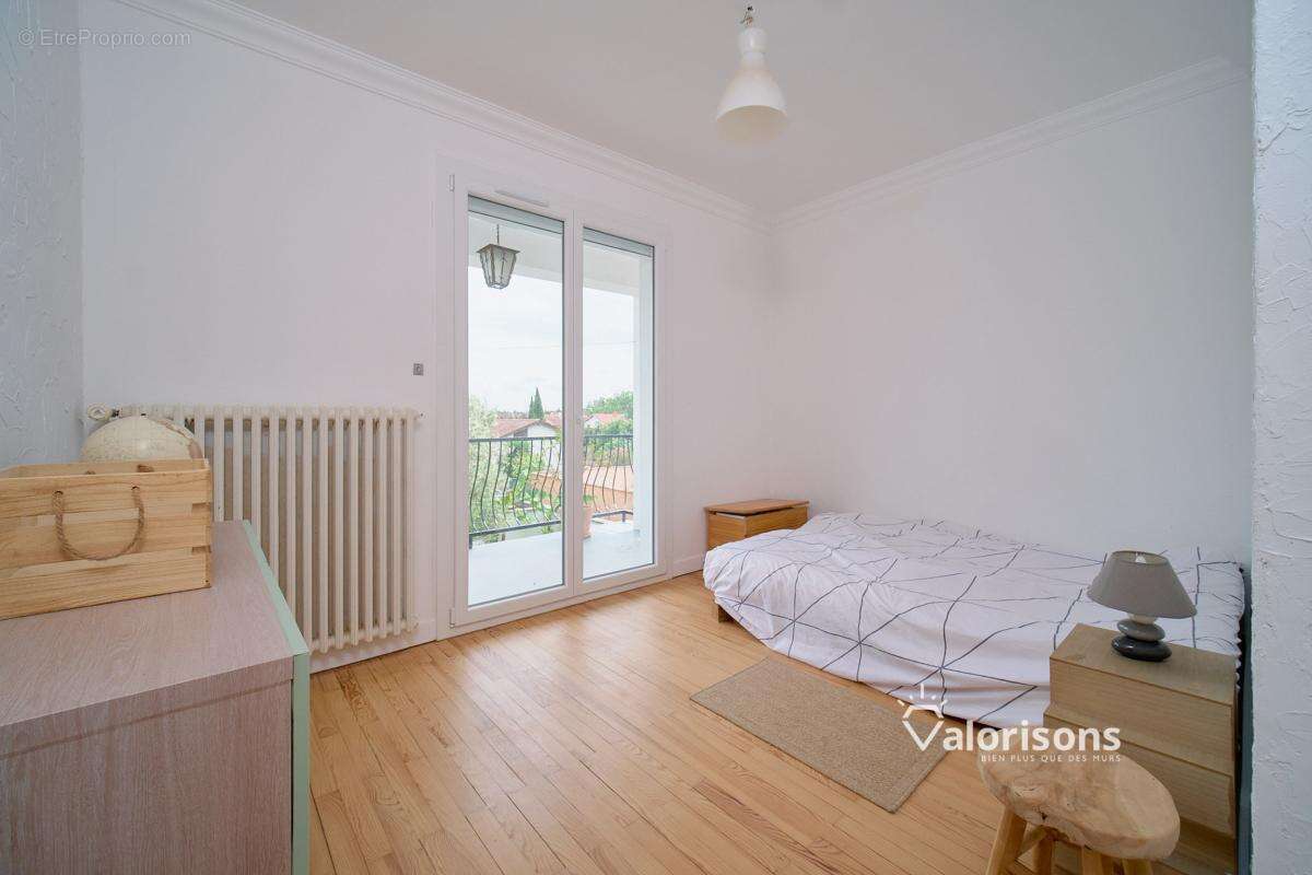 Appartement à MEYZIEU
