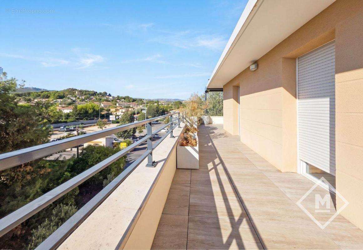 À découvrir sans tarder ! Superbe T3 coup de cœur en dernier étage avec terrasse de 40 m² – Château-Gombert - photo 5