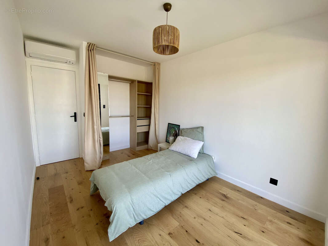 Appartement à SAINT-LAURENT-DU-VAR