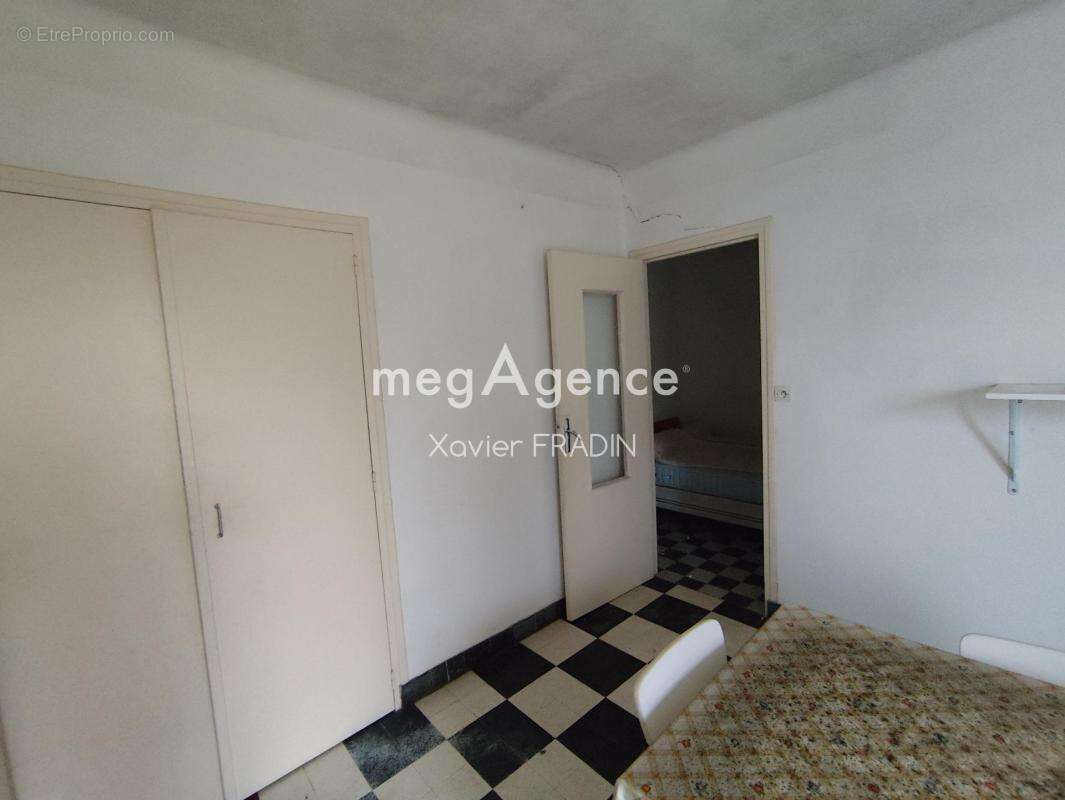 Dépendance avec studio et garage à rénover – Fort potentiel ! - photo 3