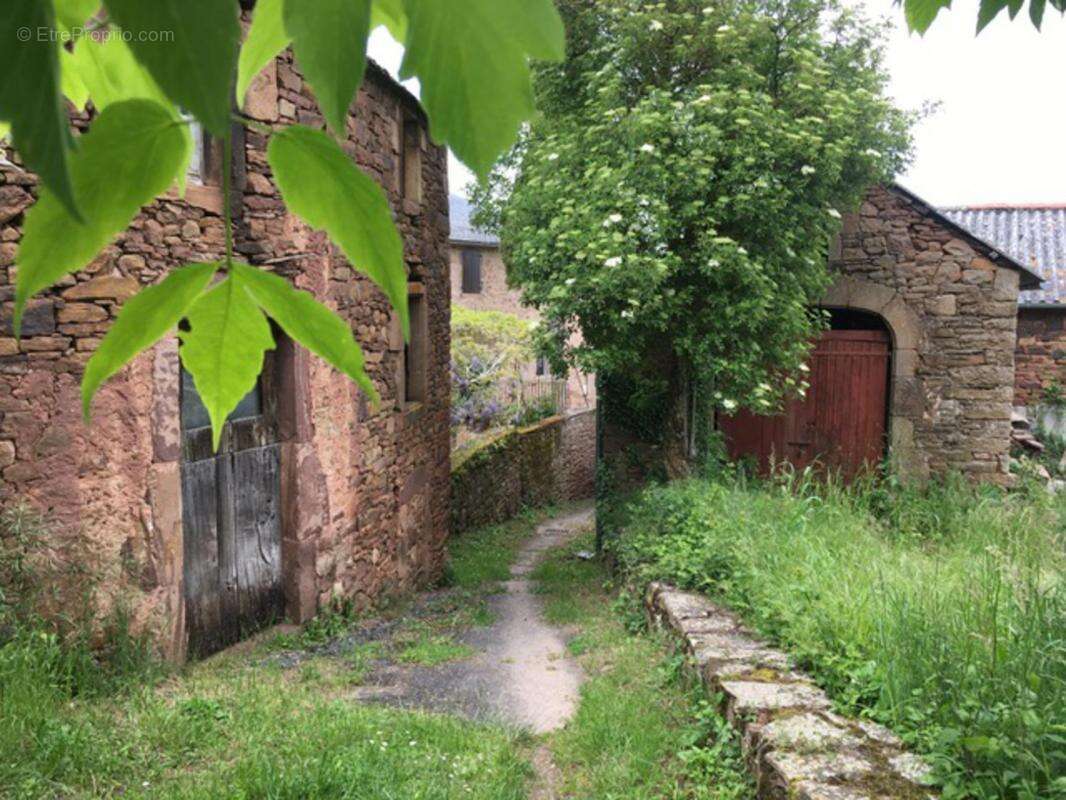 Maison à SAINT-SERNIN-SUR-RANCE