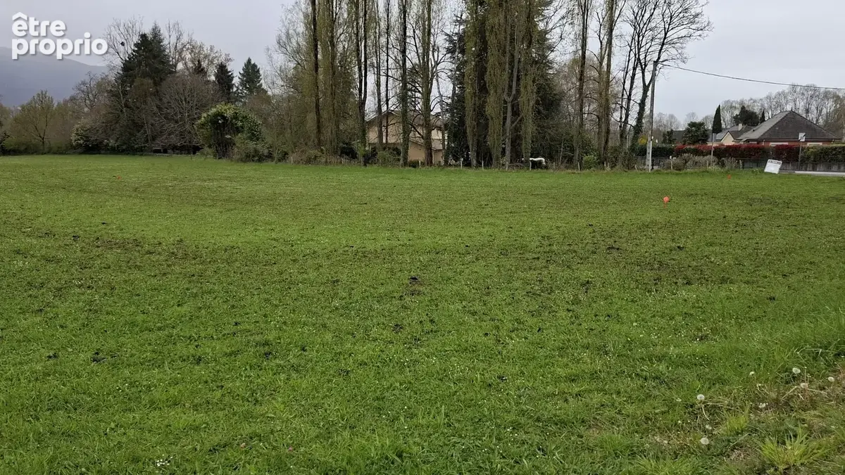 Terrain à OGEU-LES-BAINS