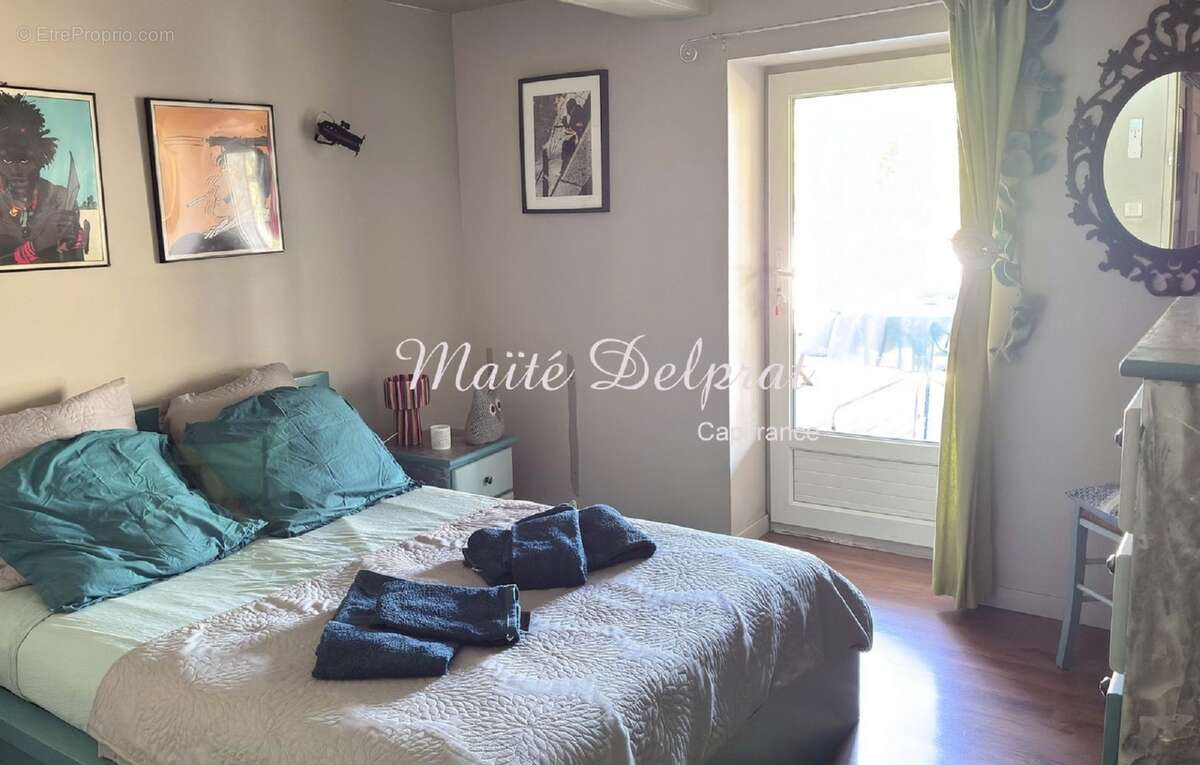 Maison individuelle sur 2 niveaux, avec salon cathédrale, 3 chambres,1 bureau et piscine, entièrement rénovée - photo 13
