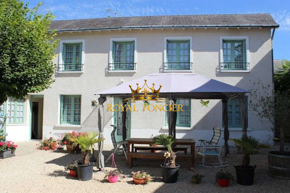 Maison 560 m² à La Roche-Posay  - photo 3