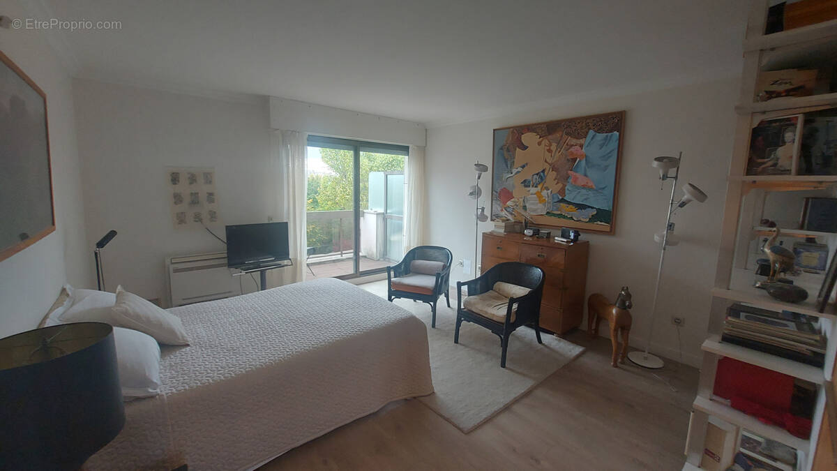 Appartement à NEUILLY-SUR-SEINE