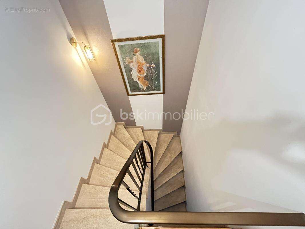 Maison familiale 108 m² – 3 chambres + bureau – Jardin – 2 garages - photo 7