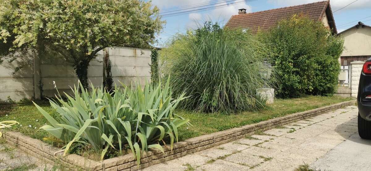 Maison à SAINT-PARRES-AUX-TERTRES