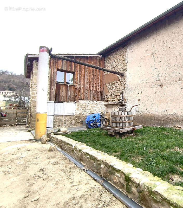 Maison à SAINT-LATTIER