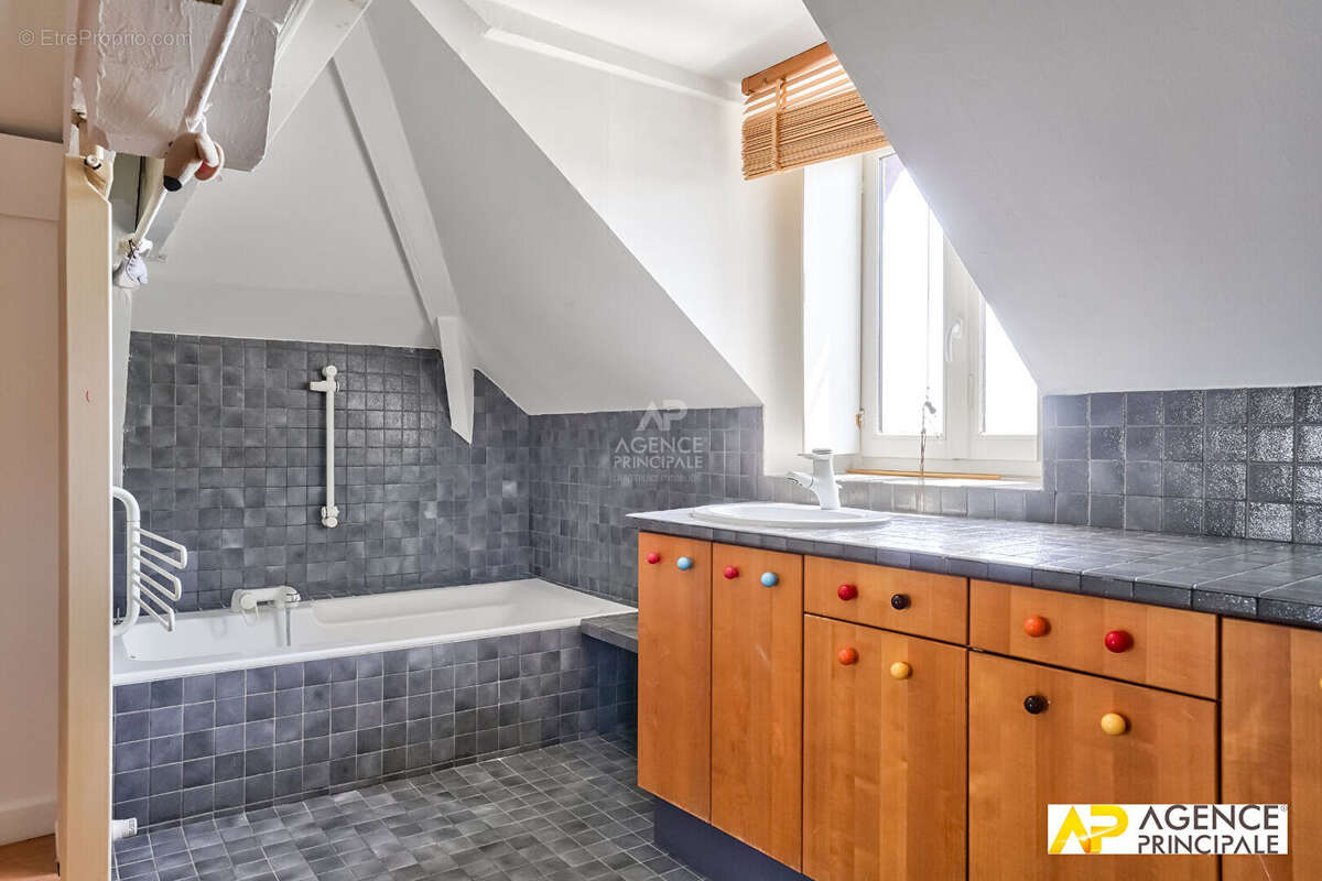 Maison à LE MESNIL-LE-ROI