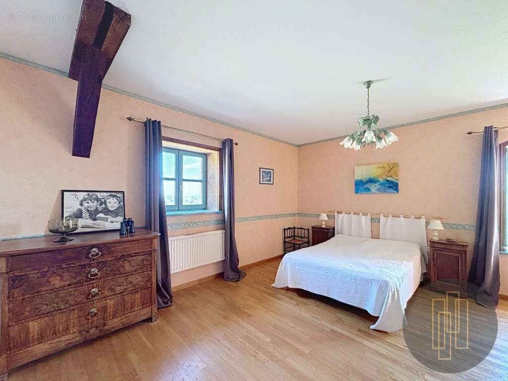 Maison à SAINT-ETIENNE-DES-OULLIERES