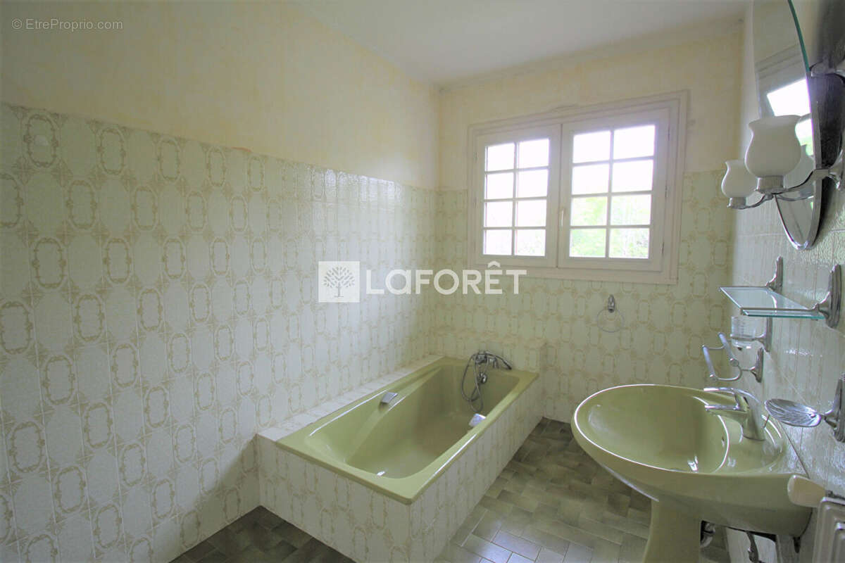 Maison à CONDAT-SUR-TRINCOU