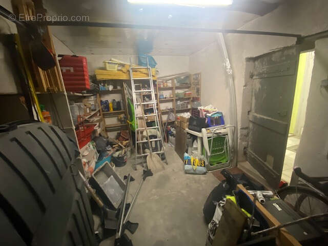Maison de bourg avec terrasse , garage et possibilité de faire un studio/F1 indépendant - photo 9