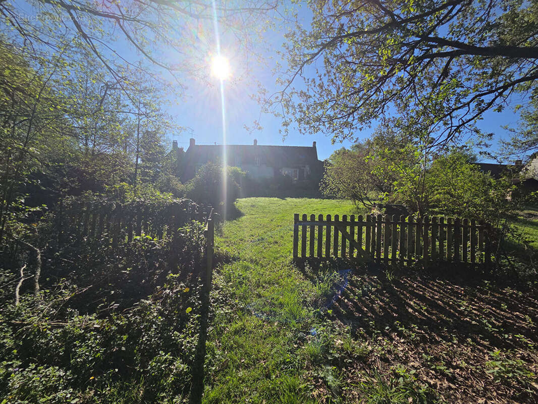 Maison à LES BORDES