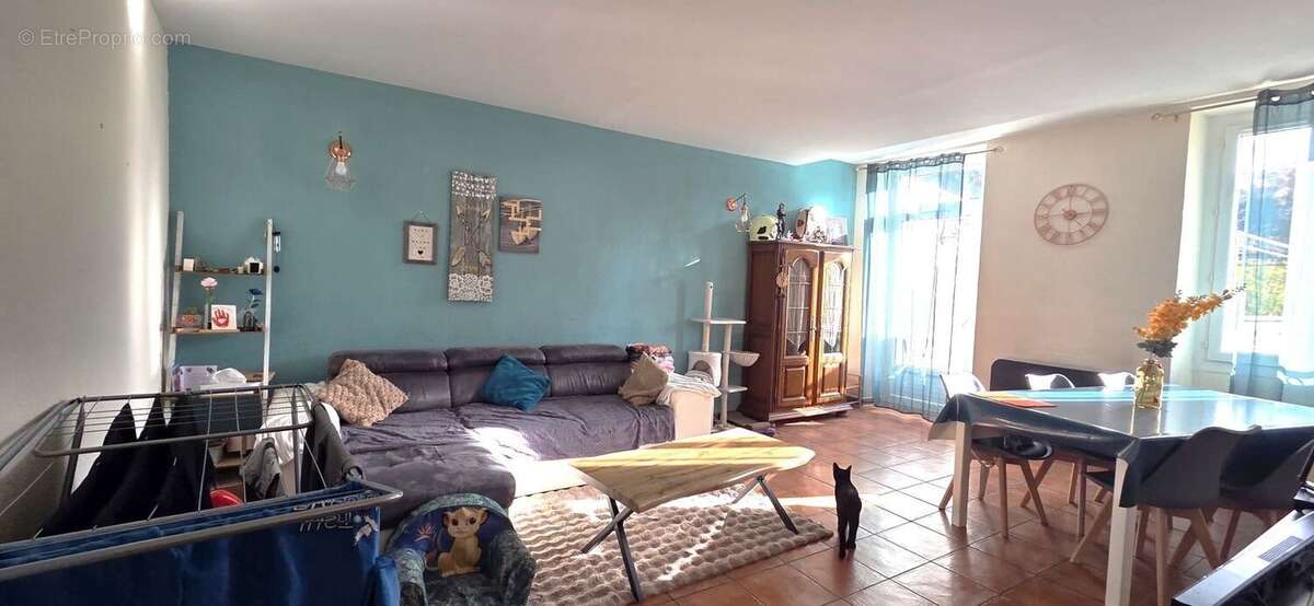 Appartement à SIGNES