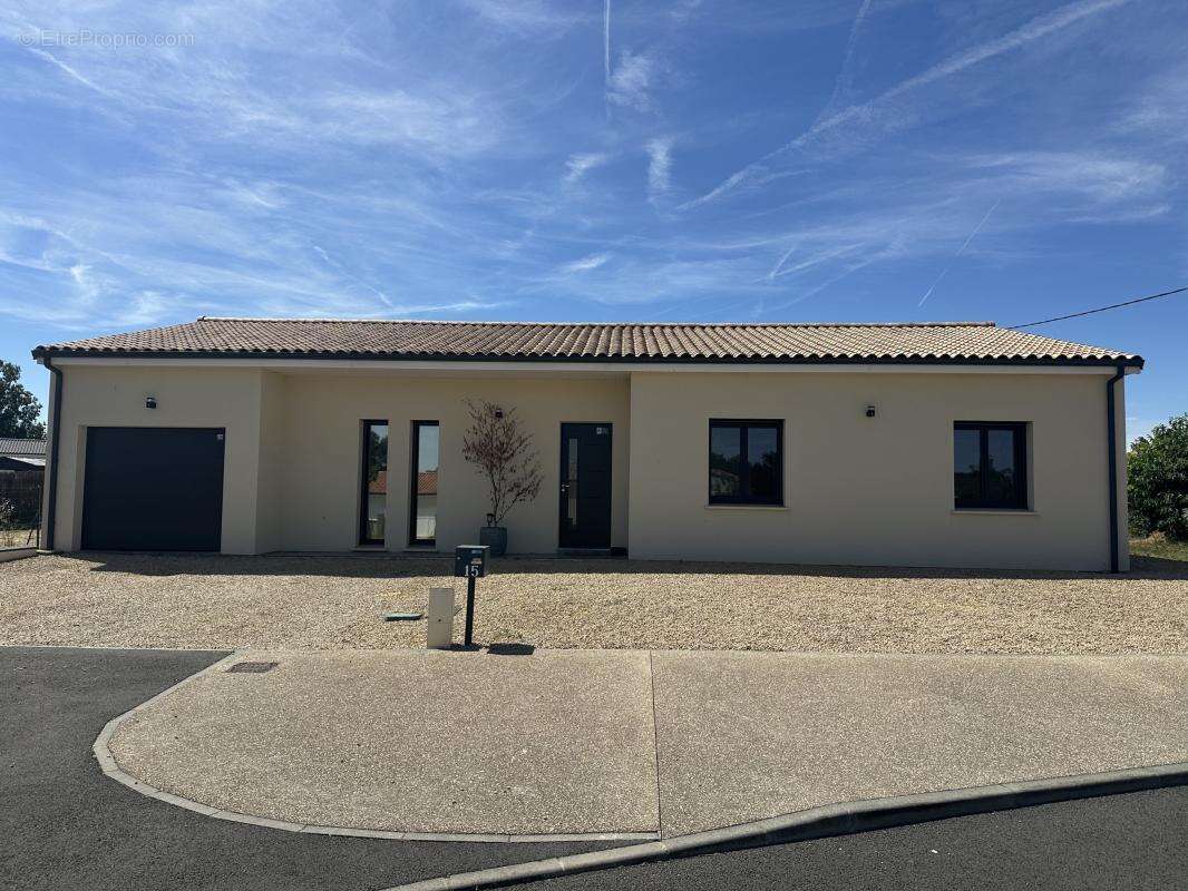 Maison 120 m² à Roches-Premarie-Andille  - photo 3
