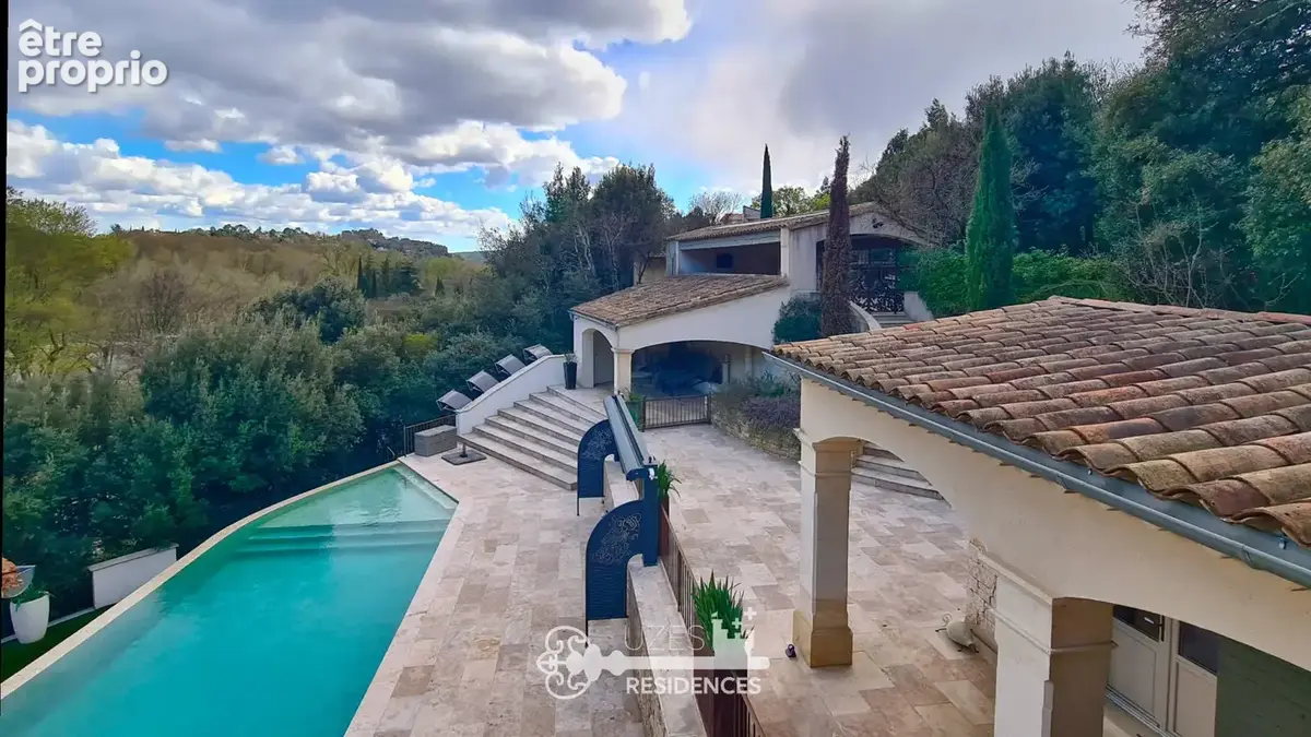 Vallée de la Cèze, magnifique maison en pierre de 213 m2 avec piscine à débordement et vues - photo 12