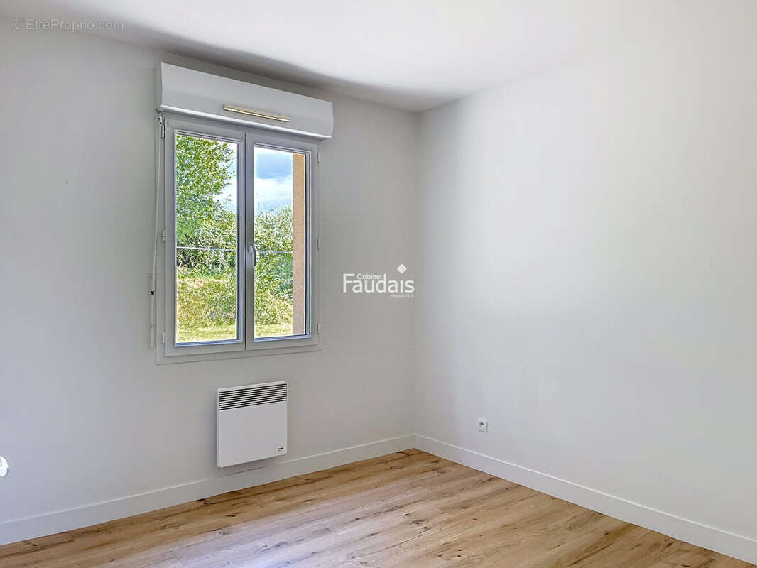 Maison 89 m² à Roncey  - photo 4