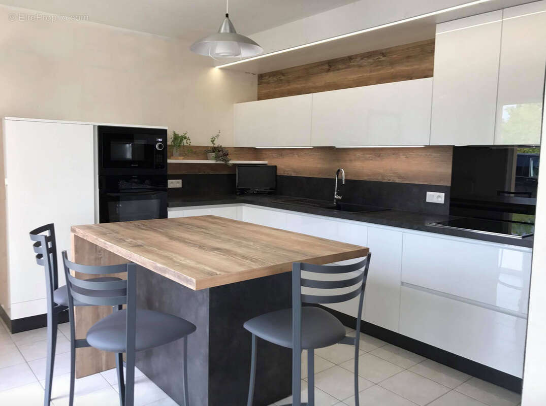 cuisine 2 - Appartement à BUSSY-SAINT-GEORGES