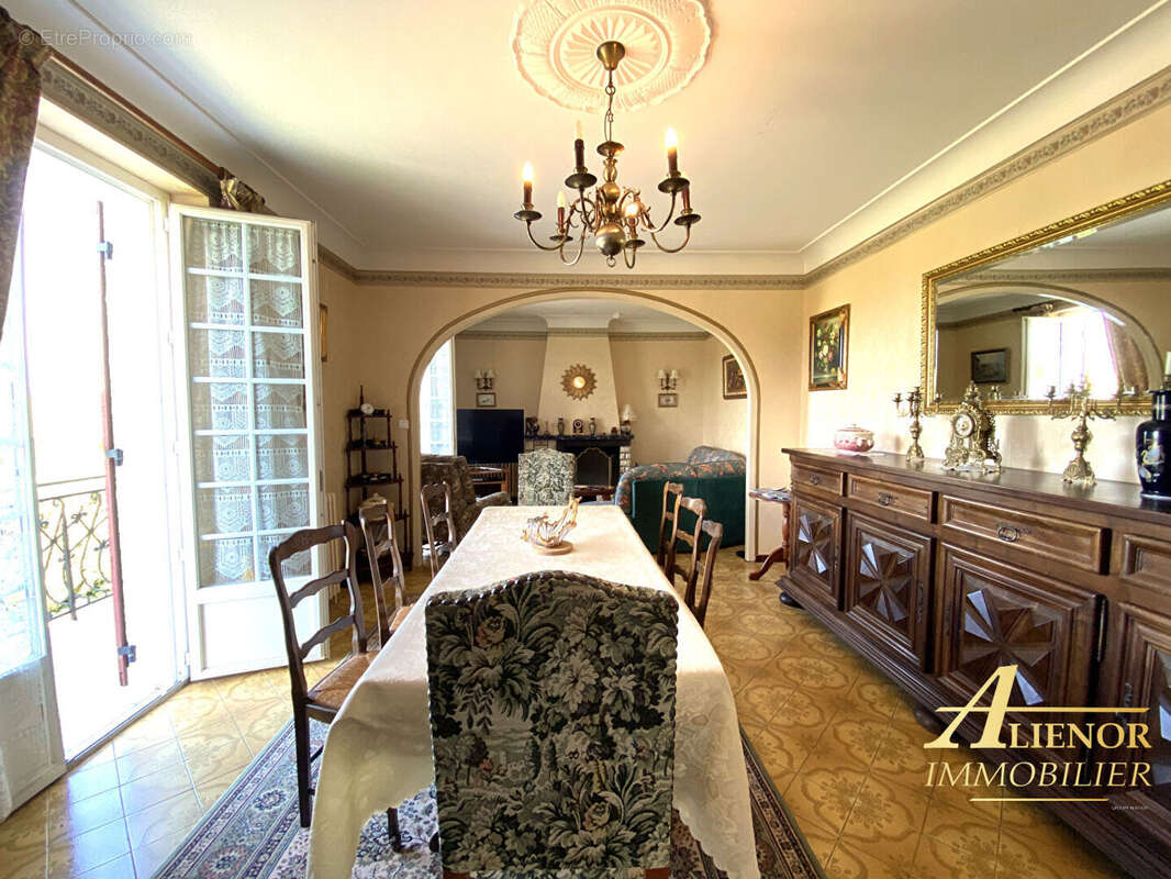 Maison à BOURDEILLES