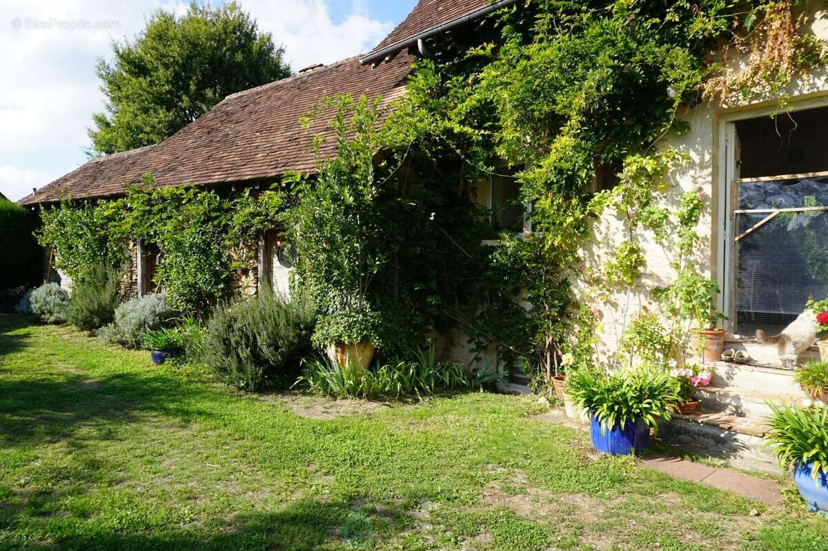 Charmante maison en pierre du XVIIe siècle située au coeur du paisible et pittoresque Périgord vert. - photo 4