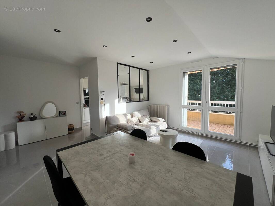 Appartement à LA BUISSE