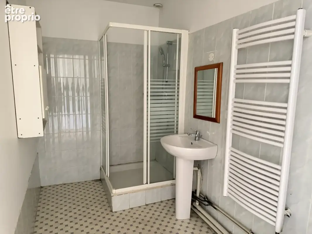 Saint-Etienne centre, grand F4 traversant 69.000€ - photo 6