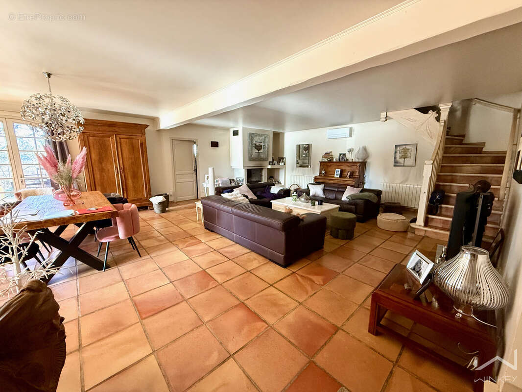 Maison à SUZE-LA-ROUSSE