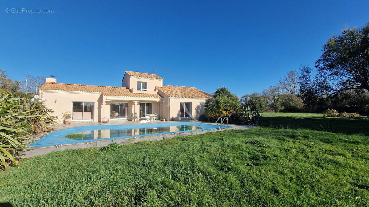 Maison à TALMONT-SAINT-HILAIRE