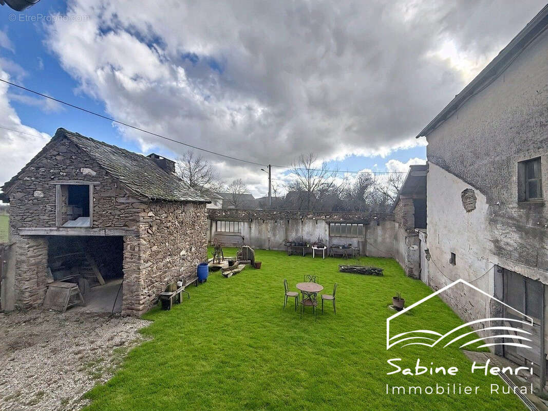 Maison à SAINT-JUST-SUR-VIAUR