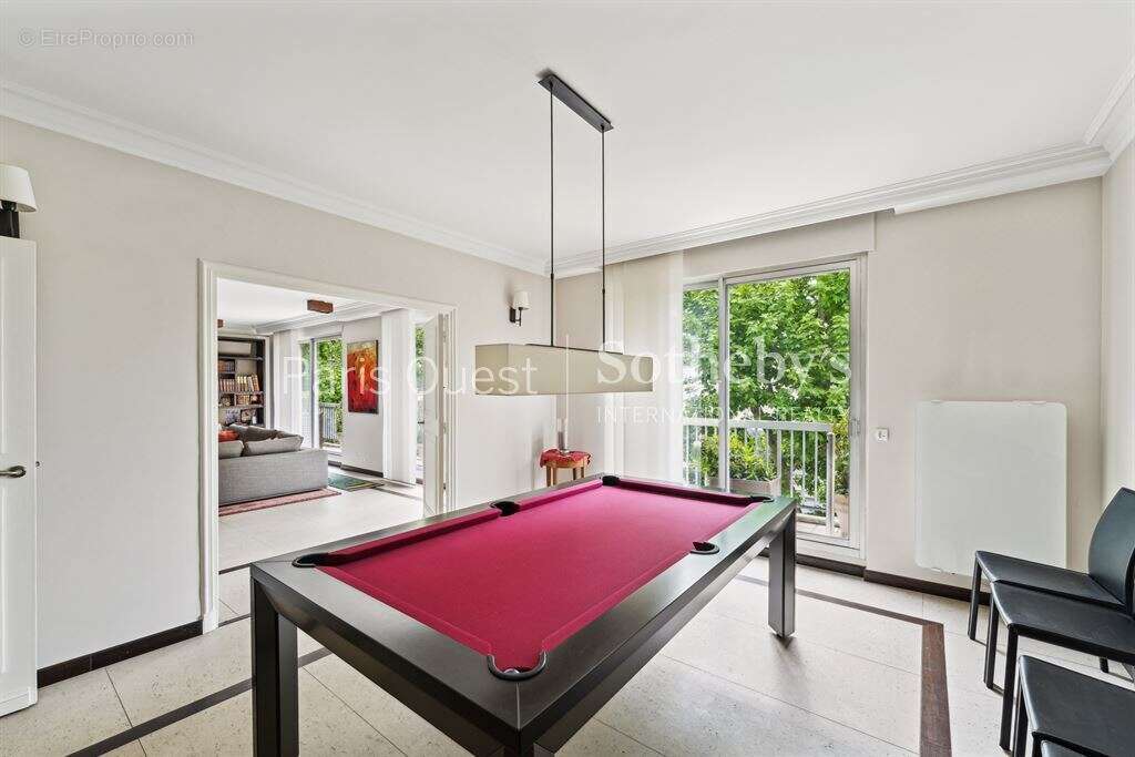 Appartement à NEUILLY-SUR-SEINE