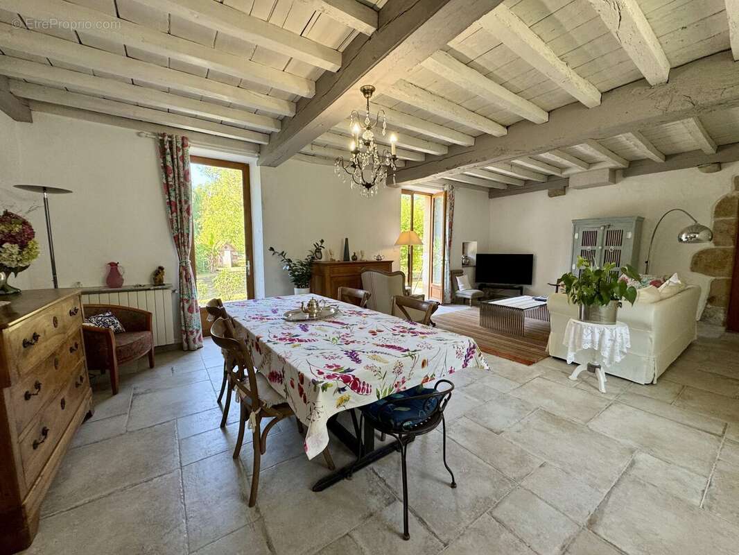 Maison à ARAUJUZON