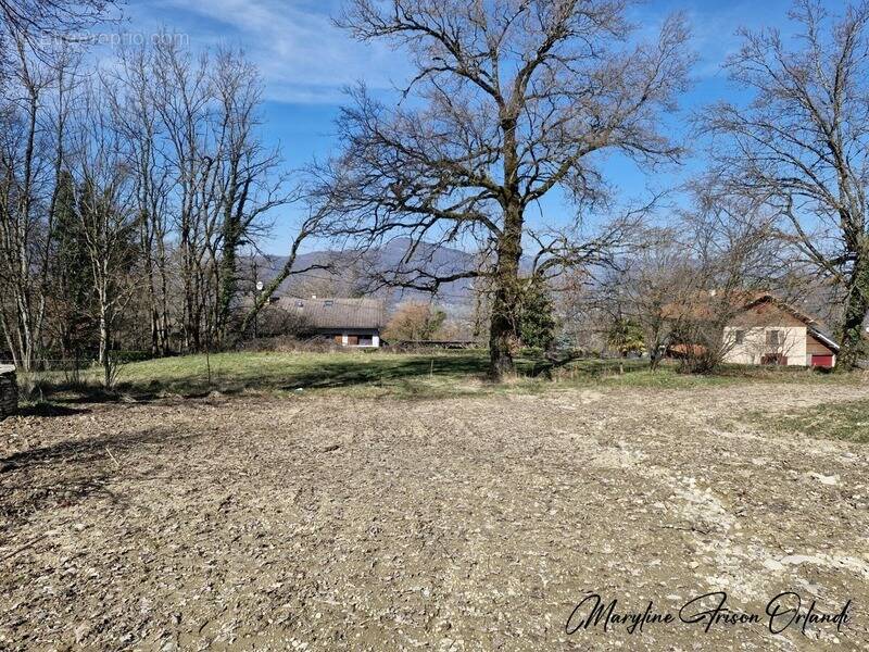 Terrain à GRESY-SUR-AIX