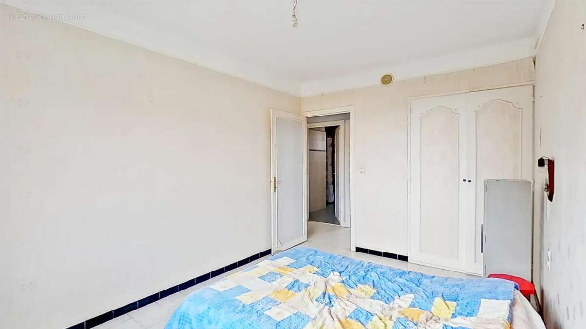 Maison à SAINT-LAURENT-DE-LA-SALANQUE