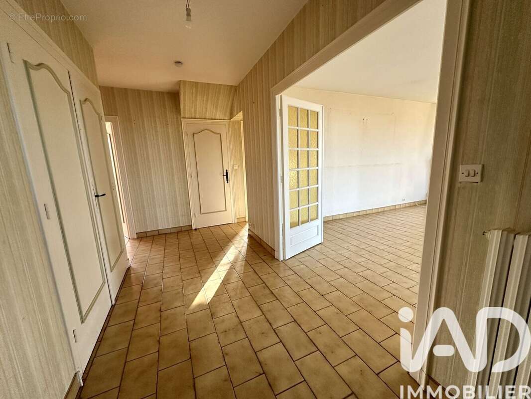 Photo 8 - Maison à SAINT-BONNET-LES-OULES