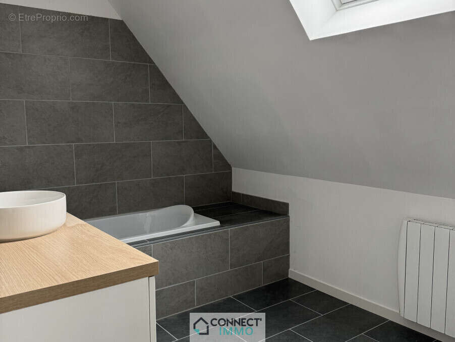 Maison à CHATEAUNEUF-DU-FAOU