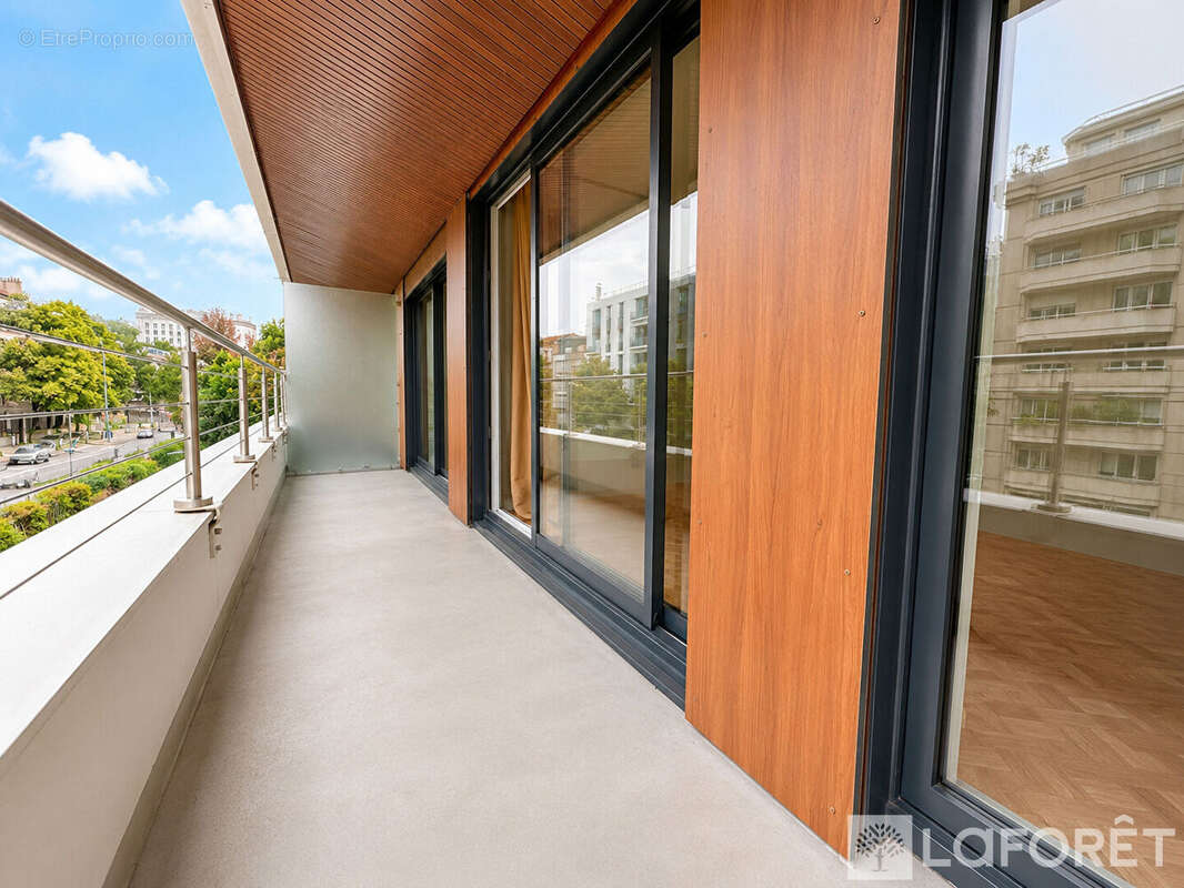 Chaville limite sèvres appartement 3 pièces de 70 m² avec balcon, parking et cave résidence de standing - photo 3