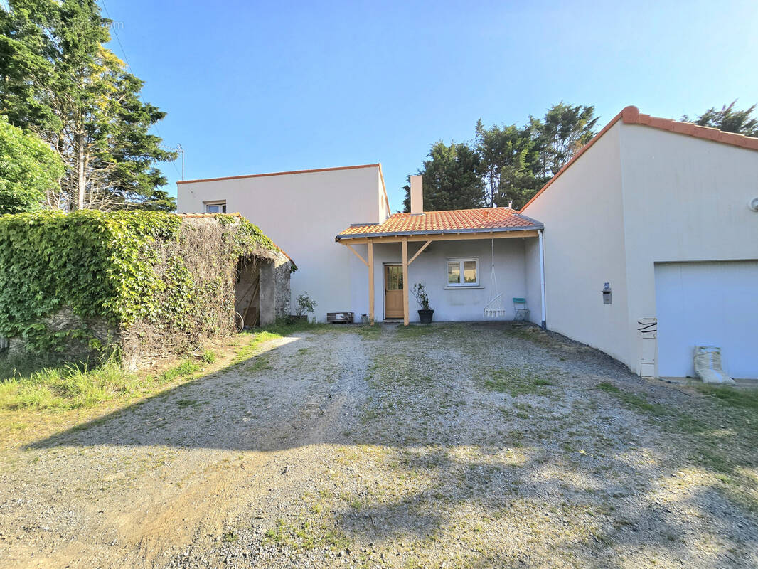 Maison à SAINT-CHRISTOPHE-LA-COUPERIE