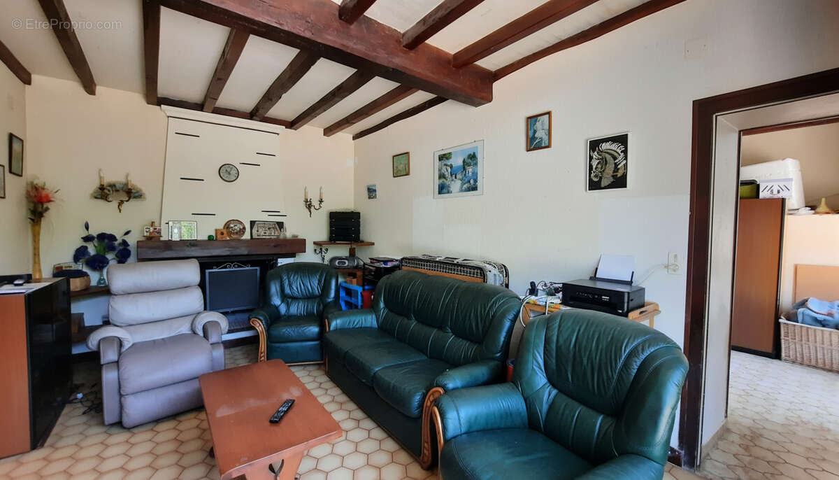 Maison de bourg  169m2, 1 760 m² de jardin)+ Local indépendant - photo 7